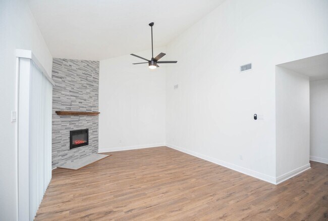 Foto del edificio - 13903 Tower Point Dr