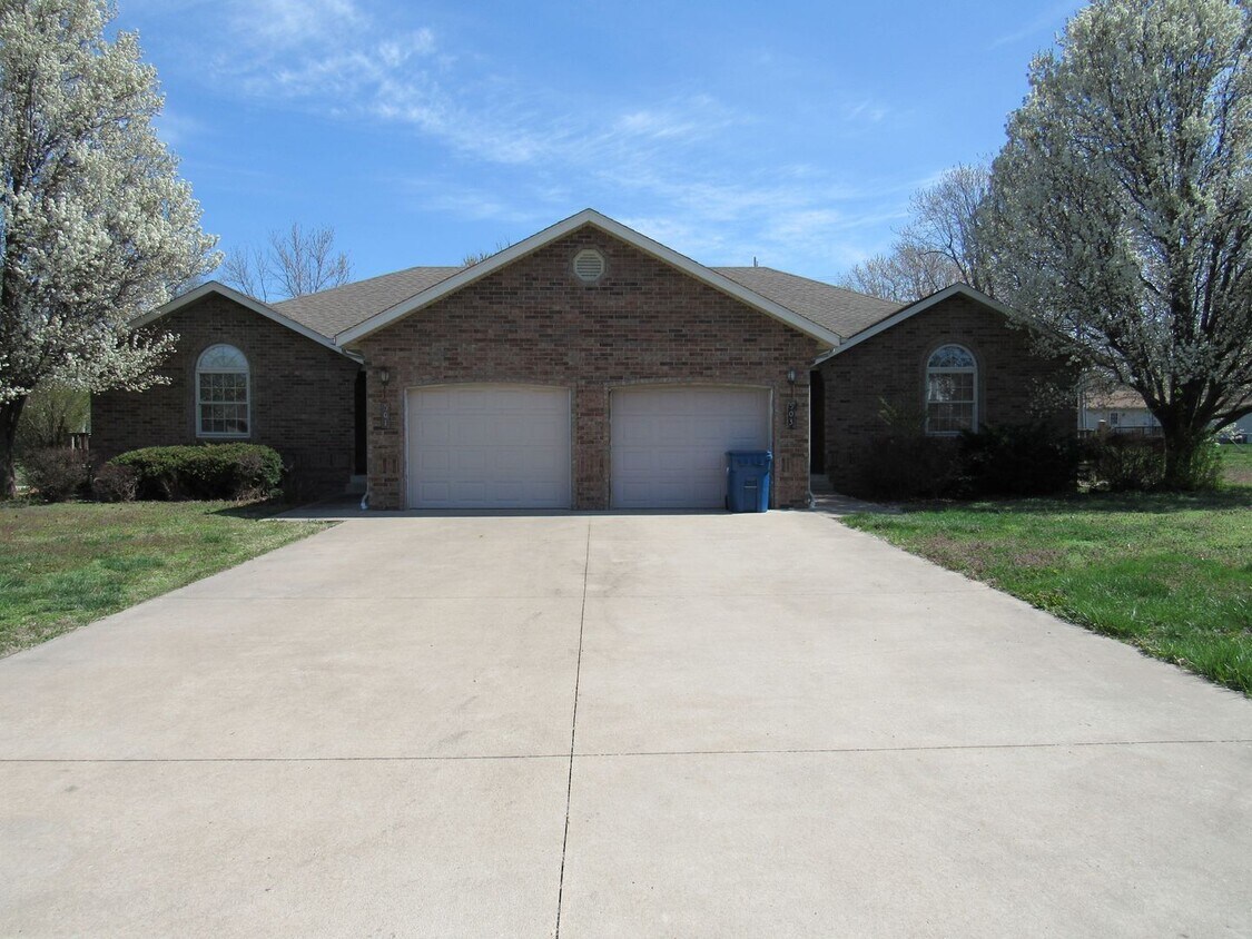 Primary Photo - Briarbrook Duplex