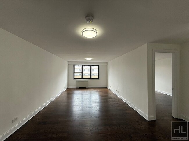 Building Photo - E 16 ST