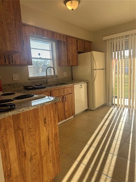 Foto del edificio - 951 Bryan Ct