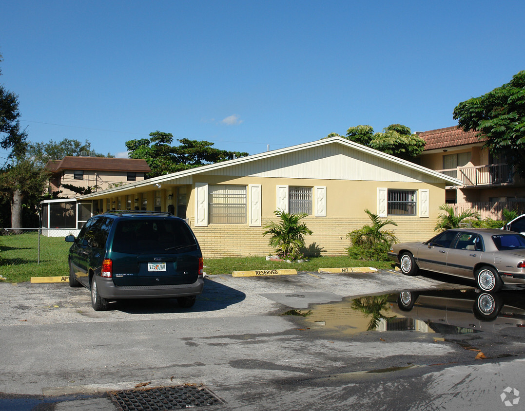 Primary Photo - Francis Apartments