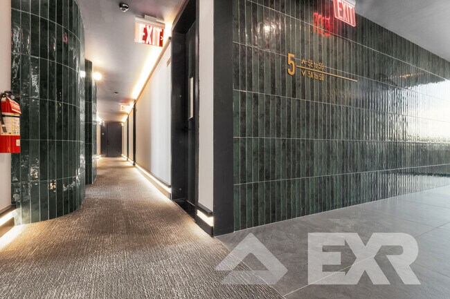 Foto del edificio - 654 Madison St