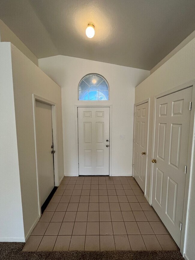 Foto del edificio - Lovely Porterville Home Available Now!