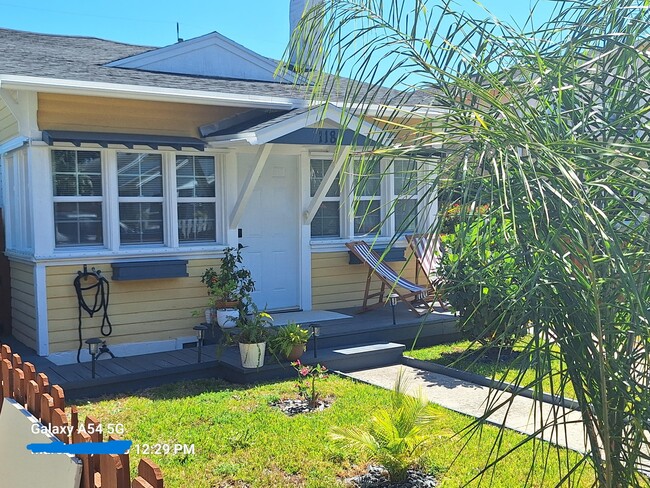 Photo - 118 S J St House