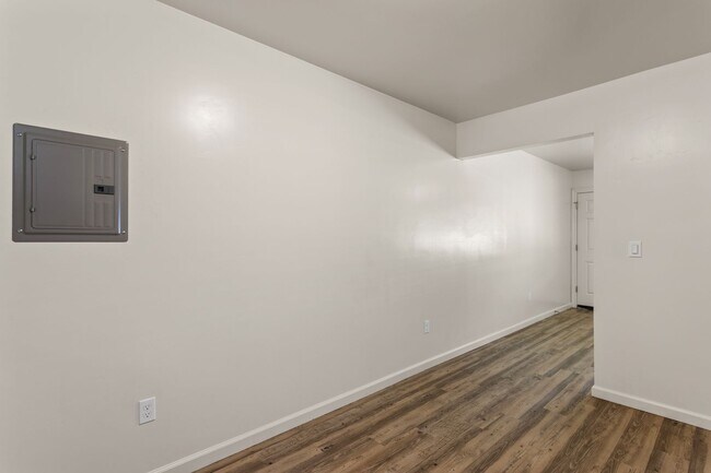 Building Photo - 521nha