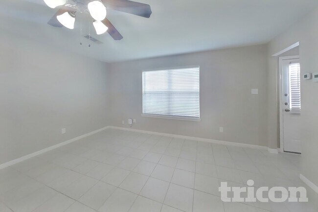 Foto del edificio - 628 Totem Trail Dr