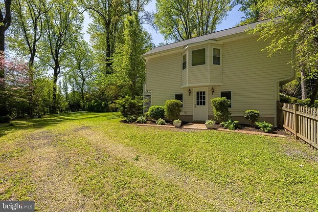 Private Entrance for Basement - 6349 Silas Burke St