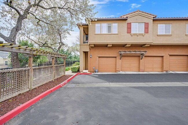 Building Photo - Corner Unit Condo with Vineyard Views – 2 Bed, 2 Bath – Quiet, Private, and Convenient!