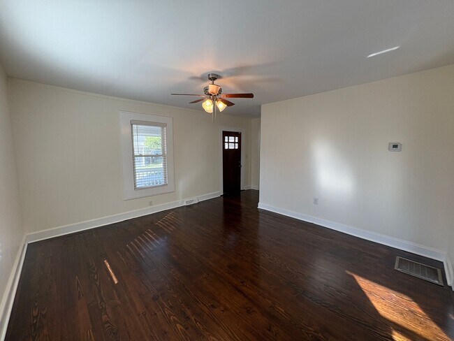 Foto del edificio - 2/2 Charming Home in West Greenville!