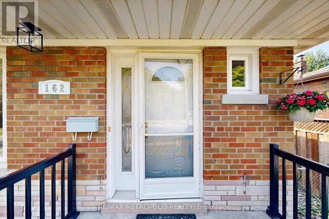 Building Photo - 162 Lord Roberts Dr
