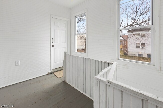 Building Photo - 487 S 17th St