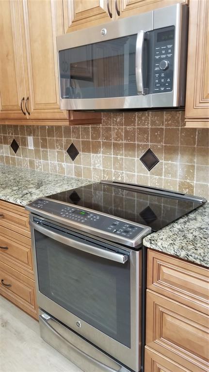 Building Photo - 5810 Garden Lakes Majestic