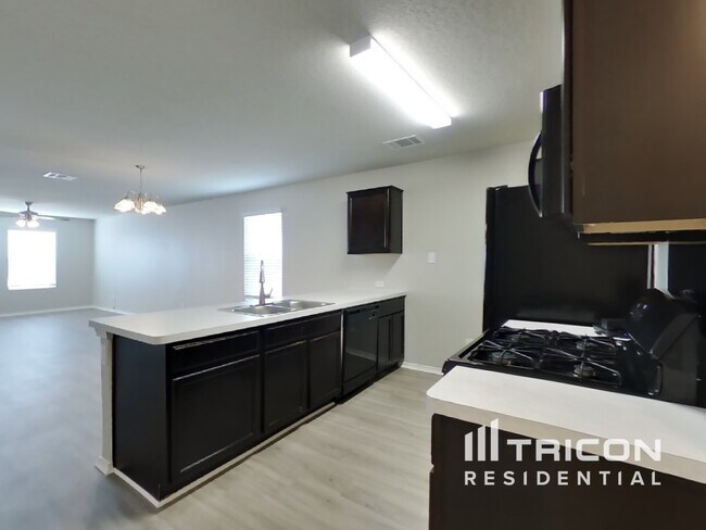 Building Photo - 421 Moonvine Way