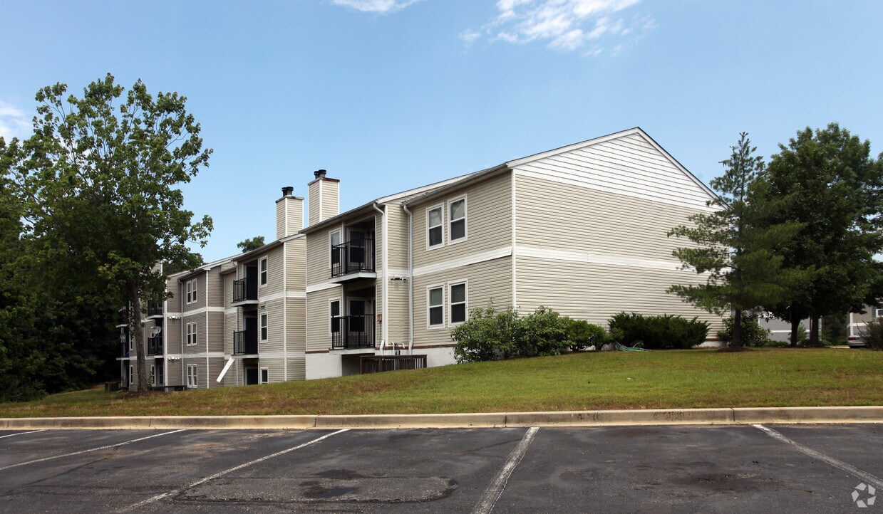 Admiral's Landing Apartments in Great Mills, MD