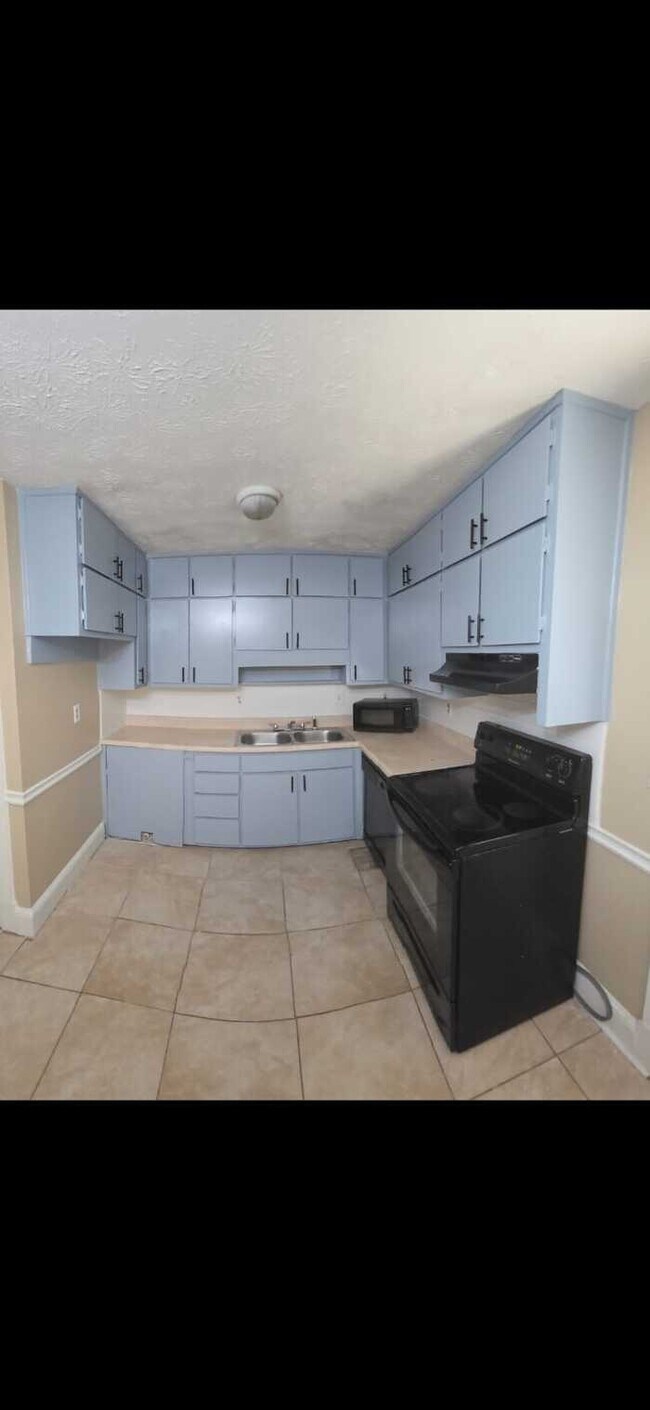 Foto del edificio - 2 Bedroom Townhome Style Home