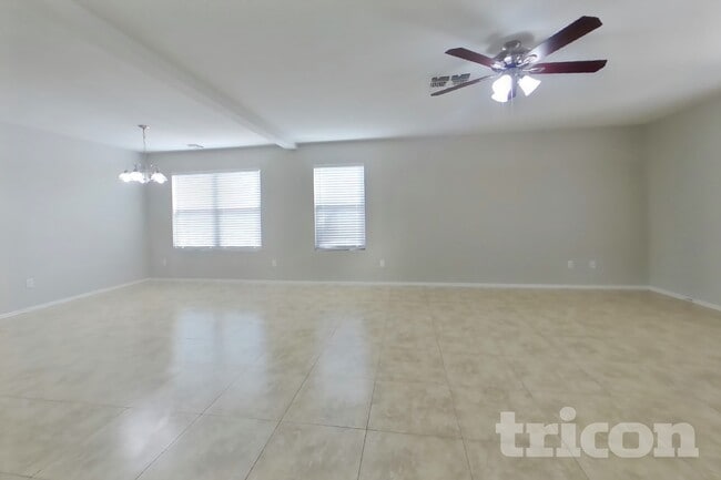 Building Photo - 2283 E Palm Beach Dr