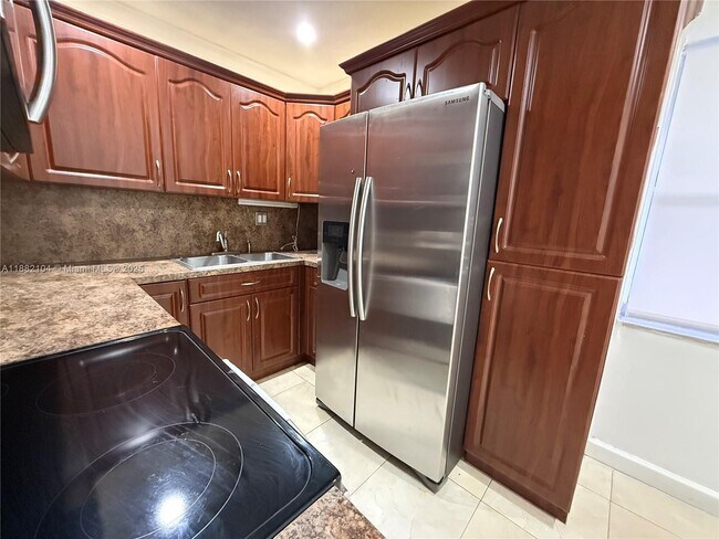 Foto del edificio - 1560 W 46th St