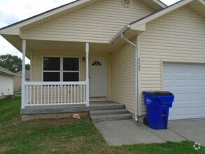 Building Photo - 2429 Deerfield Blvd