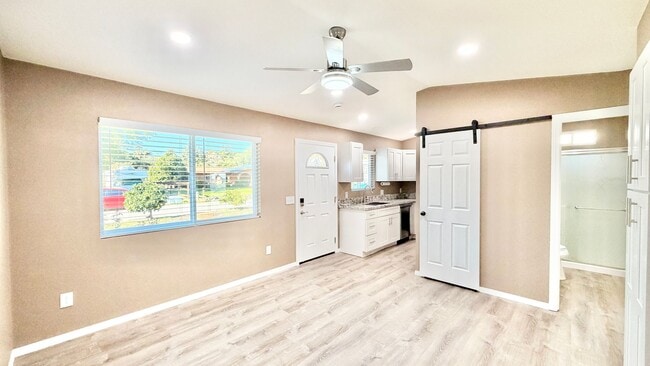 Foto del edificio - Lovely Newer Construction, Detached ADU Guest Home, on Private Property in Quiet Neighborhood of ...