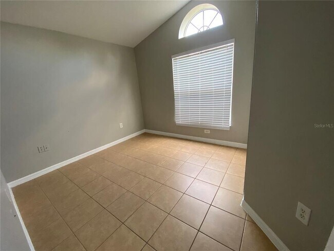 Building Photo - 102 Thornbury Ln