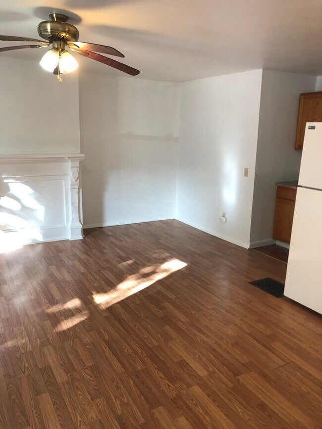 sala de estar - 107 W 3rd St