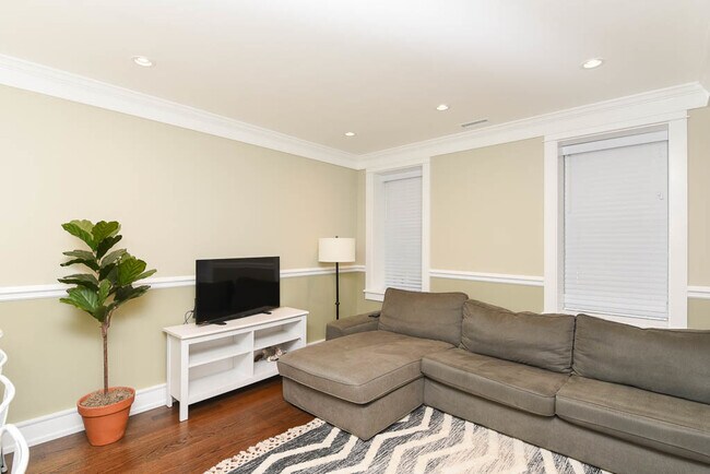 Foto del edificio - 3453 N Hoyne Ave