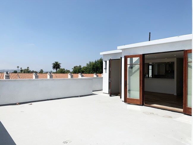 Building Photo - 859 S Lucerne Blvd