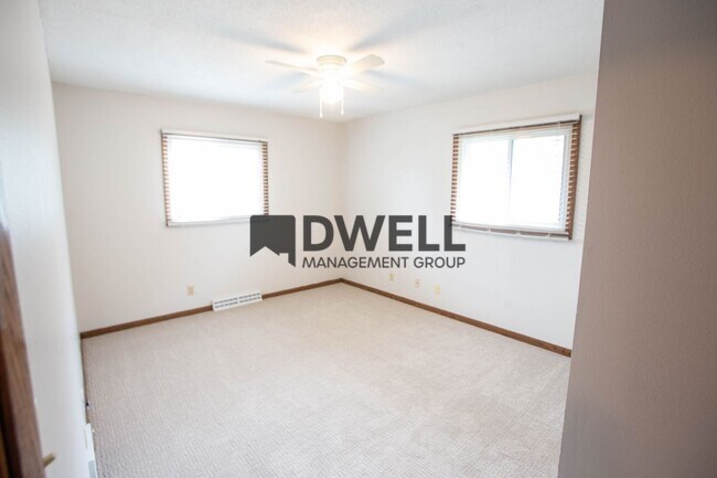 Building Photo - Large Home in Stewartville