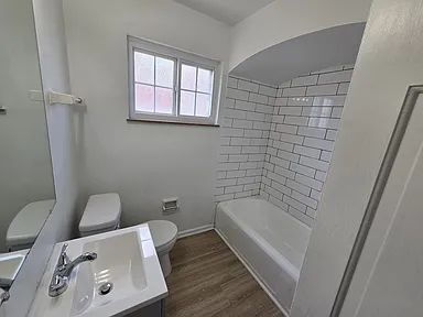 Building Photo - Renovated 1BD/1BA Apartment | Bexley Area | Hardwood Floors | Pets Welcome