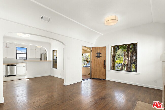 Foto del edificio - 9107 Hargis St