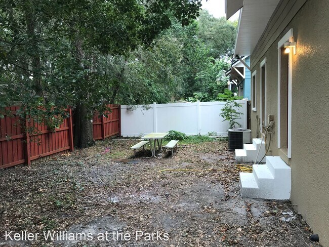 Foto del edificio - 3 br, 2 bath House - 2910 E. Washington St...