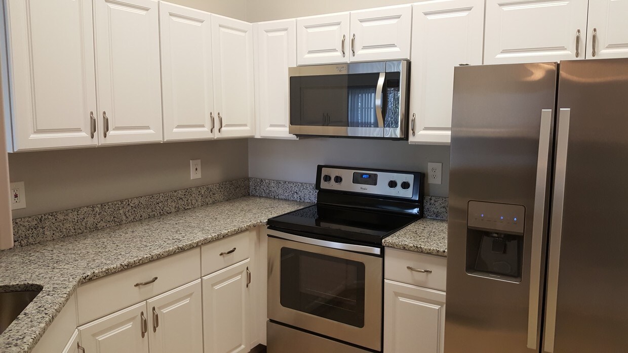 stainless steel appliances - 310 Blue Water Ct