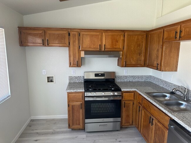 Foto del edificio - 550 DRIFTWOOD AVE - 2 BEDROOM 1 BATH - TULARE