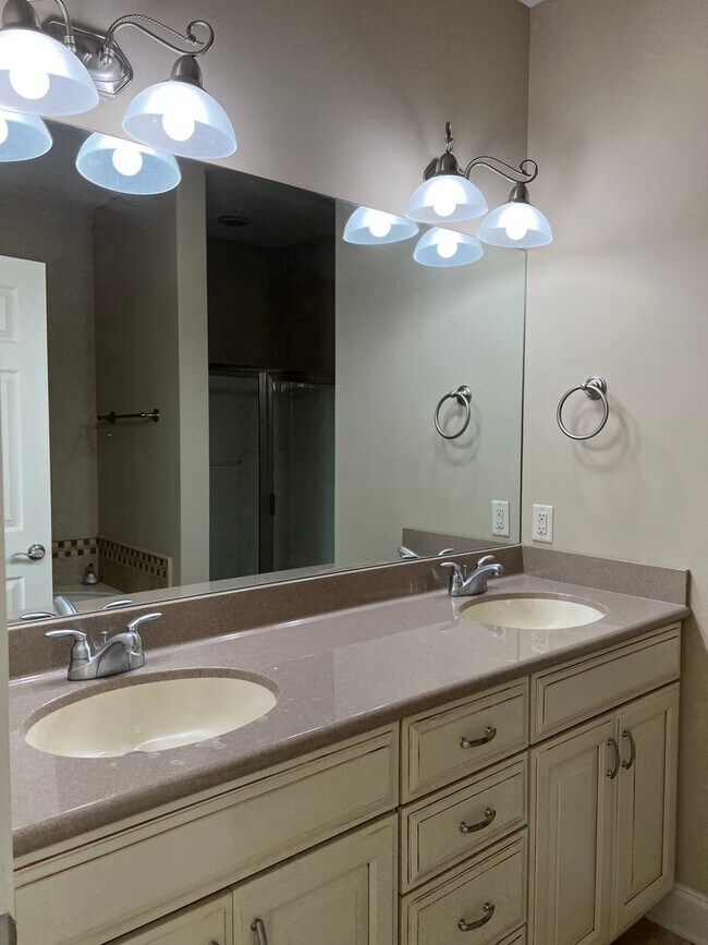 Building Photo - Beautiful 3 bed 2.5 bath in Fletcher!!!