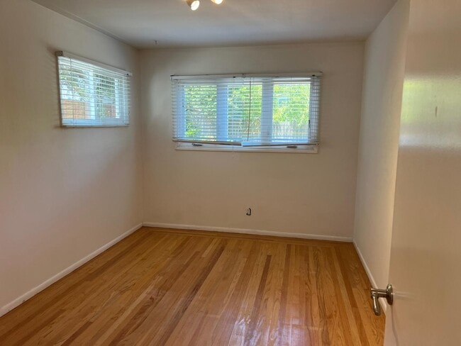 Building Photo - 508B Spring St