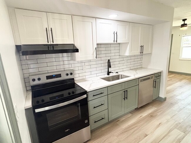 Building Photo - 510 91st Ave N