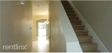 Foto del edificio - 3 br, 2.5 bath Townhome - 8305 W Sample Rd...