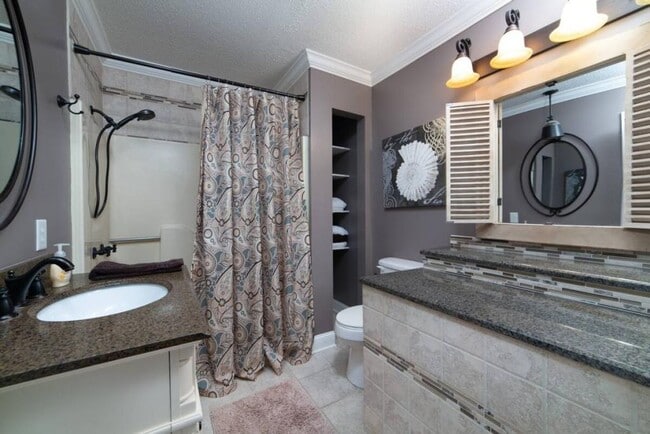 Foto del edificio - 7206 Sawyer Rd