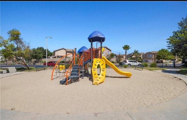 Foto del edificio - 285 Midnight Moon Ln