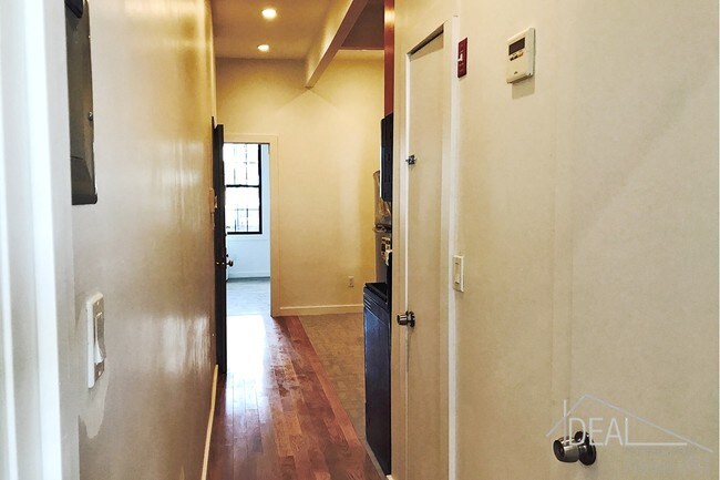 Building Photo - 104 Ellery St