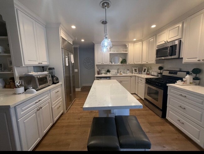 Building Photo - 268 S Seneca Cir