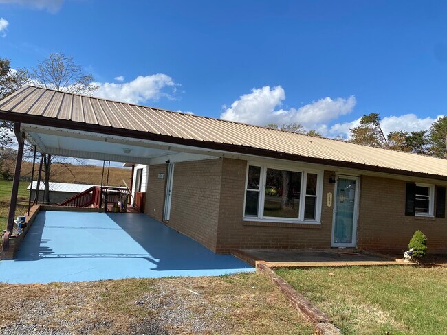 Brick 3 bedroom home with sunroom and carport - 7527 Old Shelby Rd