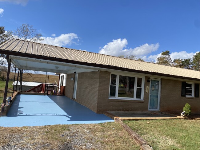 Brick 3 bedroom home with sunroom and carport - 7527 Old Shelby Rd