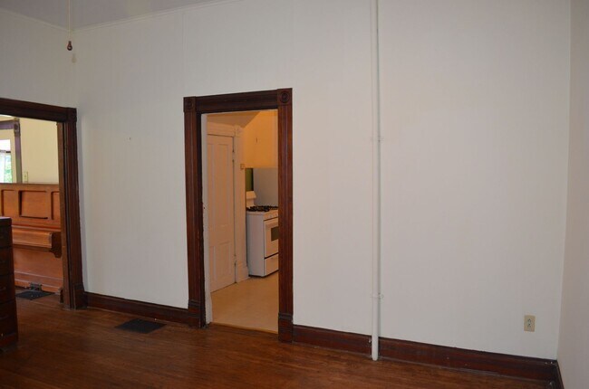 Building Photo - 1409 Hinkson