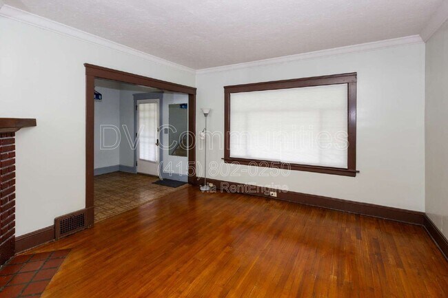 Foto del edificio - 1584 Maple Rd