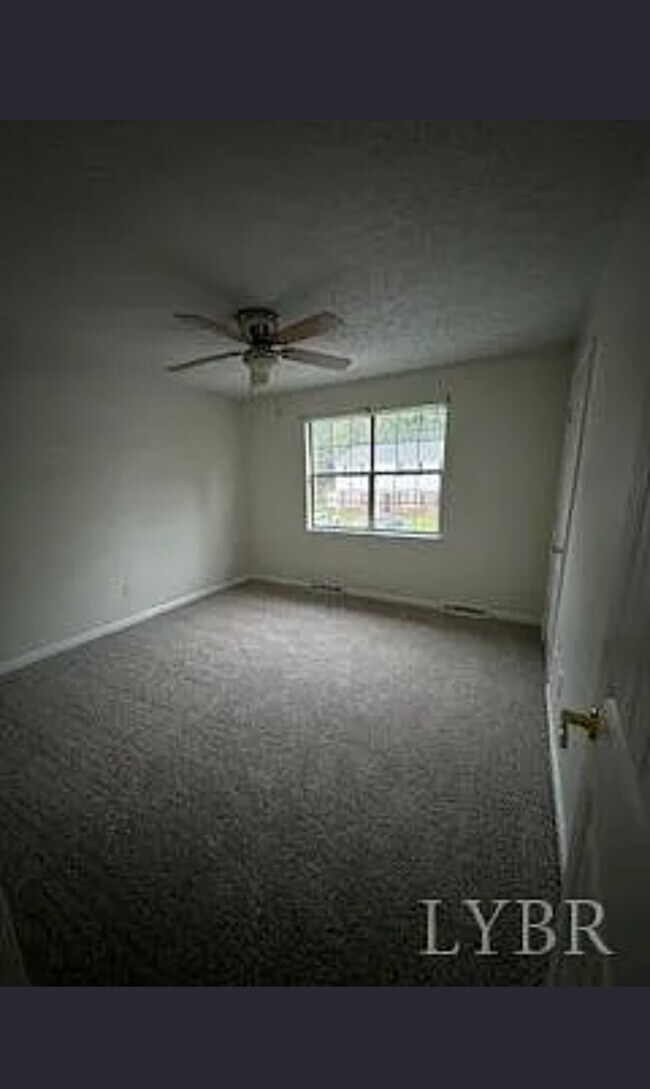 Foto del edificio - 8022 Timberlake Rd