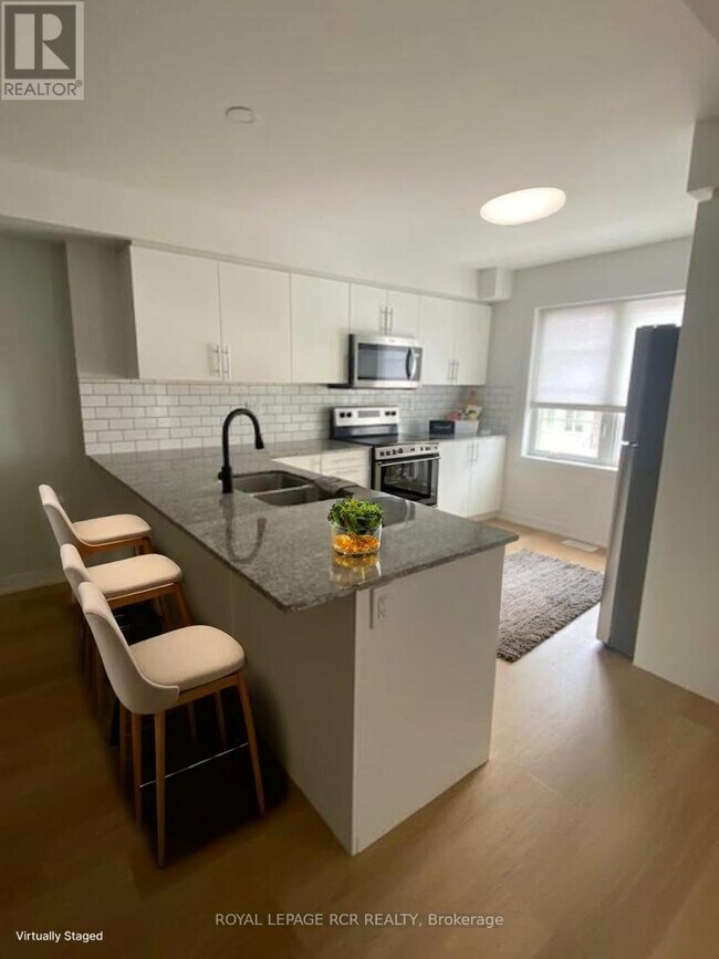 Building Photo - 205 W Oak Trl