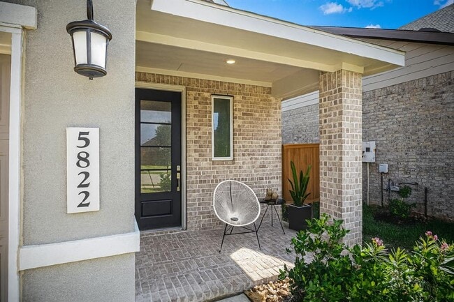 Building Photo - 5822 Majestic Sky Dr