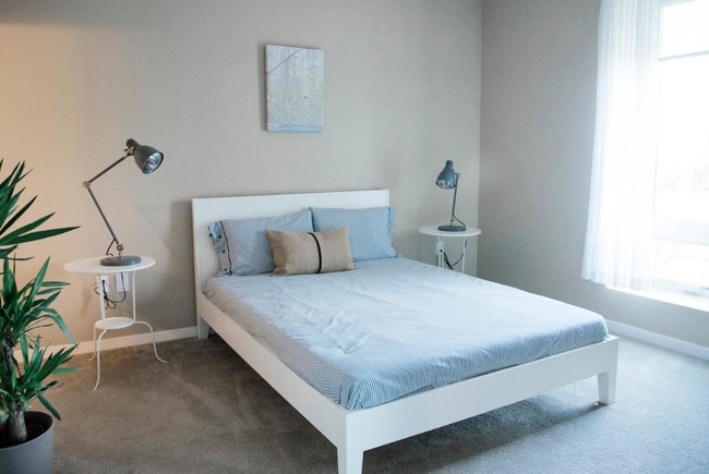 2 Bedroom Primary Bedroom - Waters Edge Apartments of Harbortown
