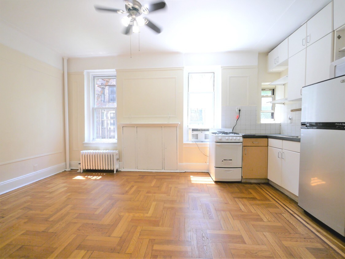 Foto principal - 232 E 6th St